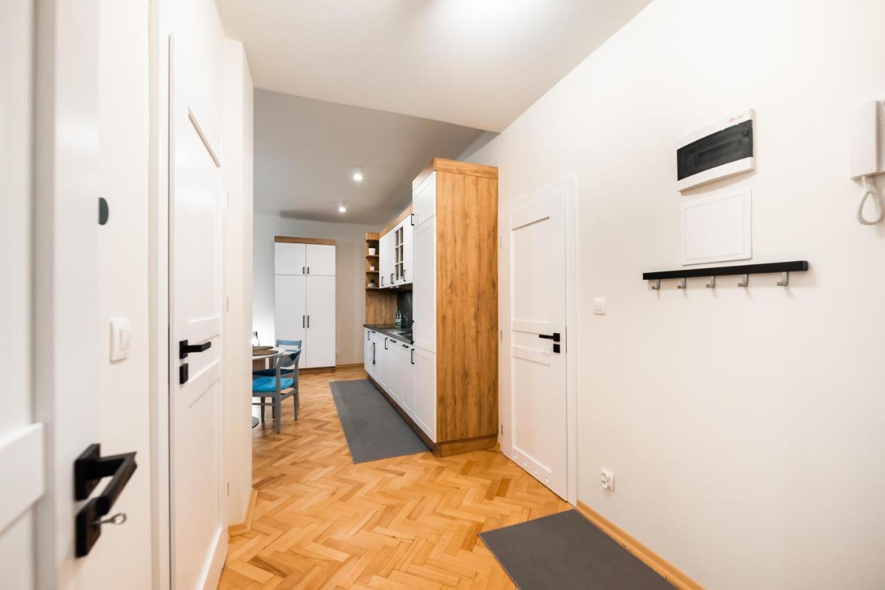 Old Town Eclectic Apartment For 6 People Warsaw Luaran gambar